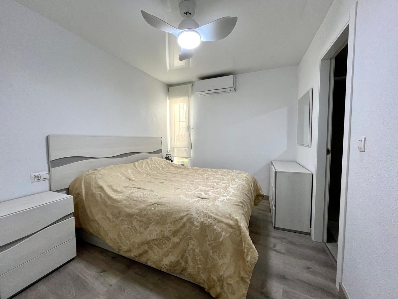 Apartamento en Torrevieja, Alicante, España 4 dormitorios, 115 m2 No. 115957