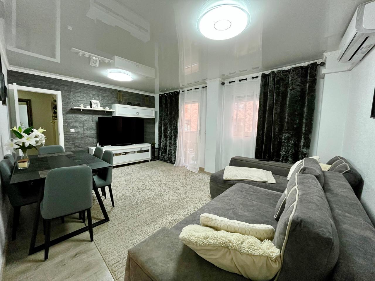Apartamento en Torrevieja, Alicante, España 4 dormitorios, 115 m2 No. 115957