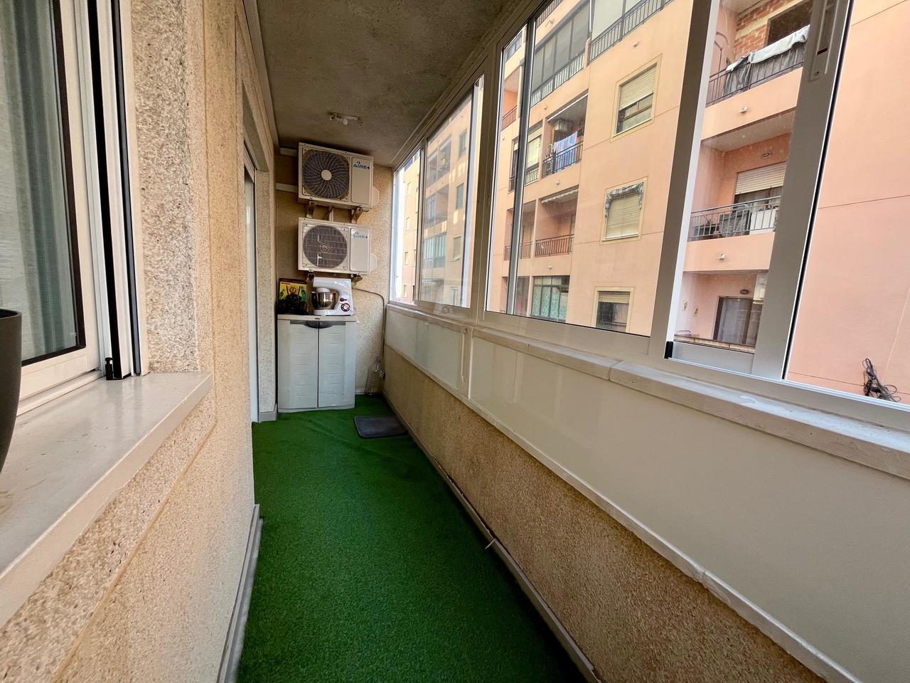 Apartamento en Torrevieja, Alicante, España 4 dormitorios, 115 m2 No. 115957