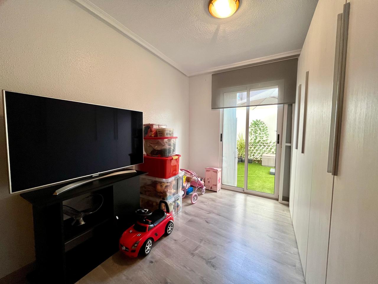 Apartamento en Torrevieja, Alicante, España 4 dormitorios, 115 m2 No. 115957