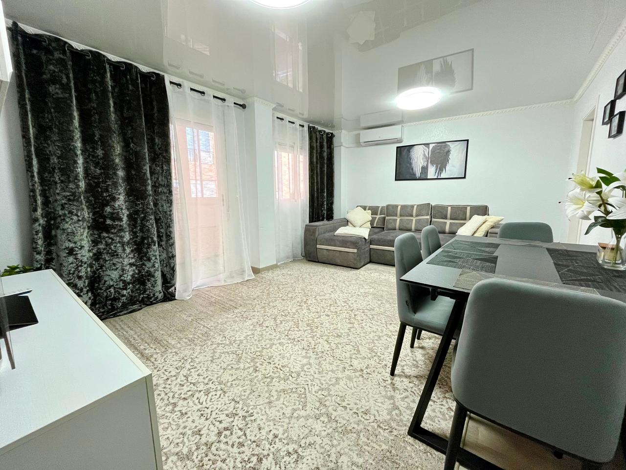 Apartamento en Torrevieja, Alicante, España 4 dormitorios, 115 m2 No. 115957