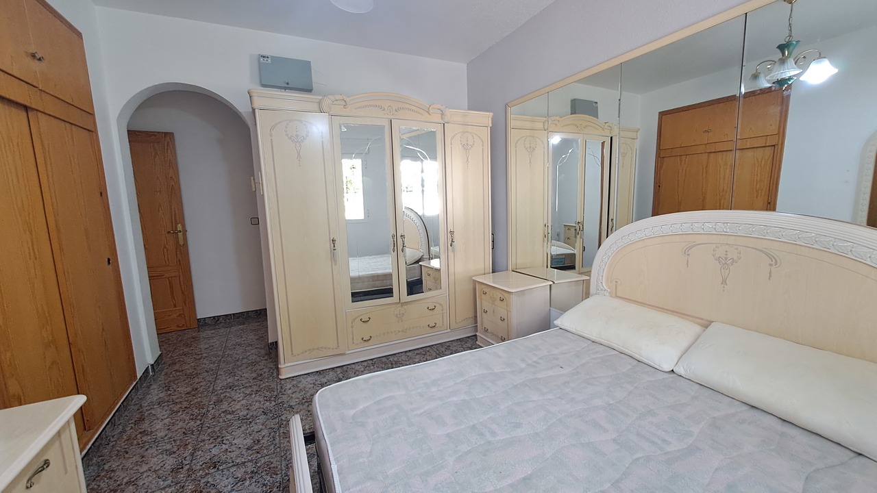 Villa i Villamartin, Alicante, Spanien 5 sovrum, 200 kvm. Nr. 115952