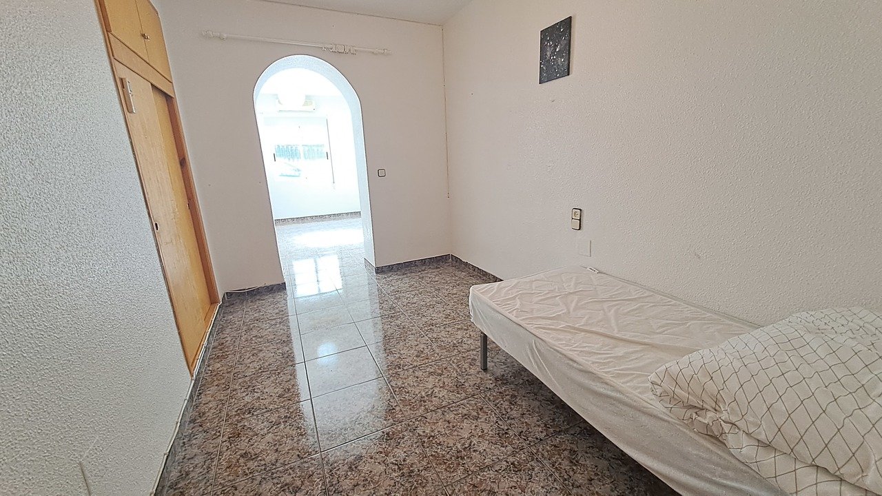 Villa i Villamartin, Alicante, Spanien 5 sovrum, 200 kvm. Nr. 115952