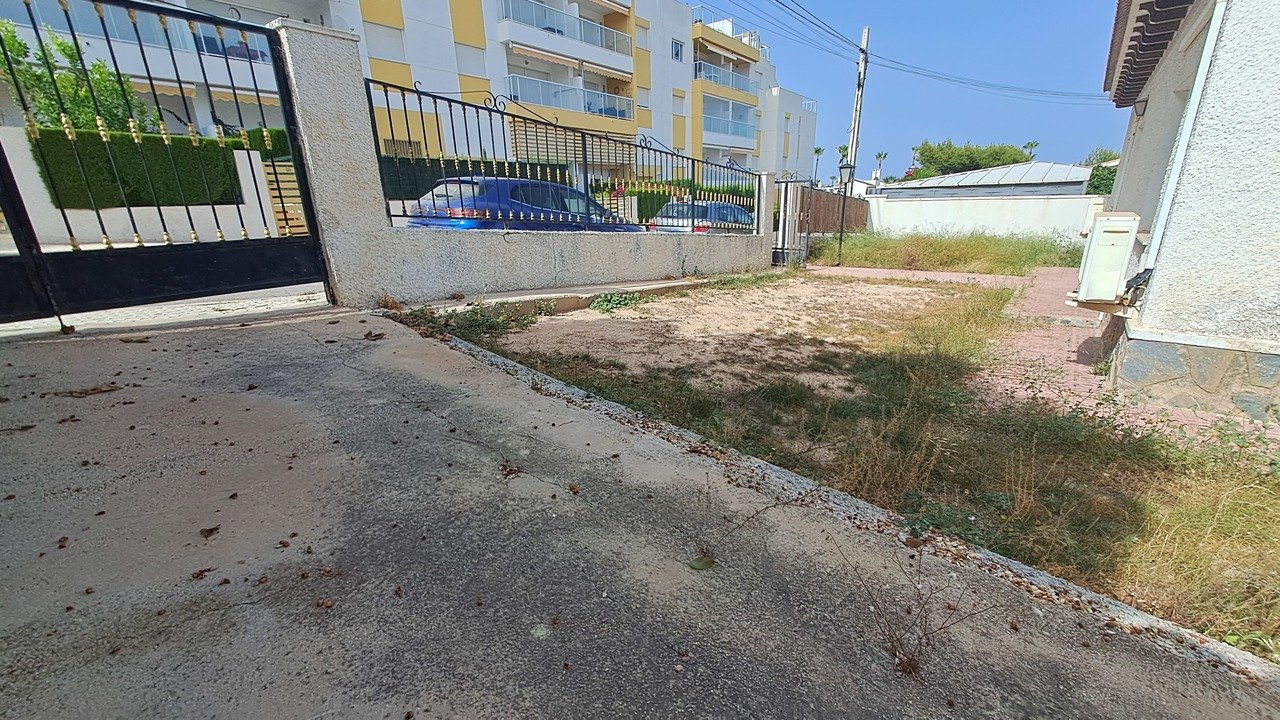 Villa i Villamartin, Alicante, Spanien 5 sovrum, 200 kvm. Nr. 115952