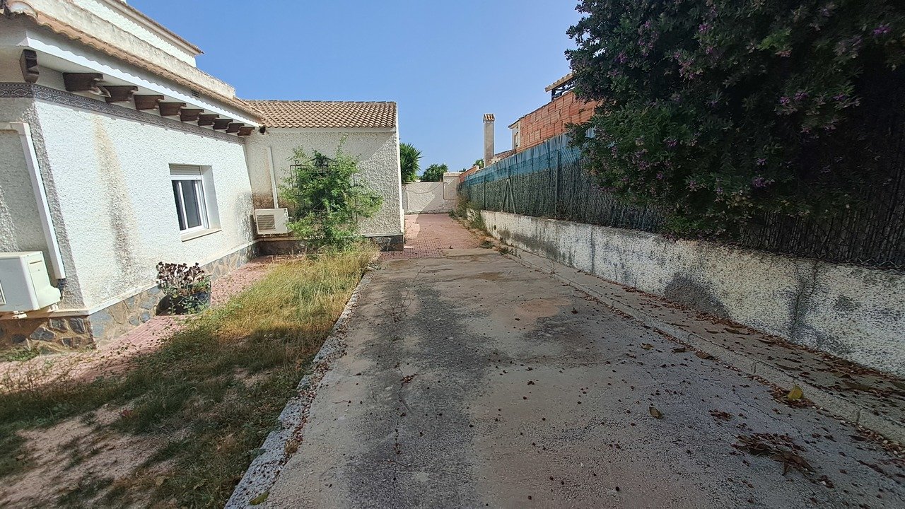 Villa i Villamartin, Alicante, Spanien 5 sovrum, 200 kvm. Nr. 115952