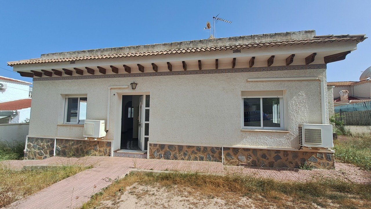 Villa i Villamartin, Alicante, Spanien 5 sovrum, 200 kvm. Nr. 115952