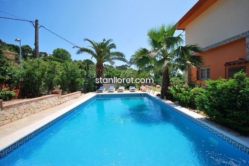 Huvila Lloret de Mar, Girona, Espanja 8 makuuhuonetta, 300 m2 No. 104033