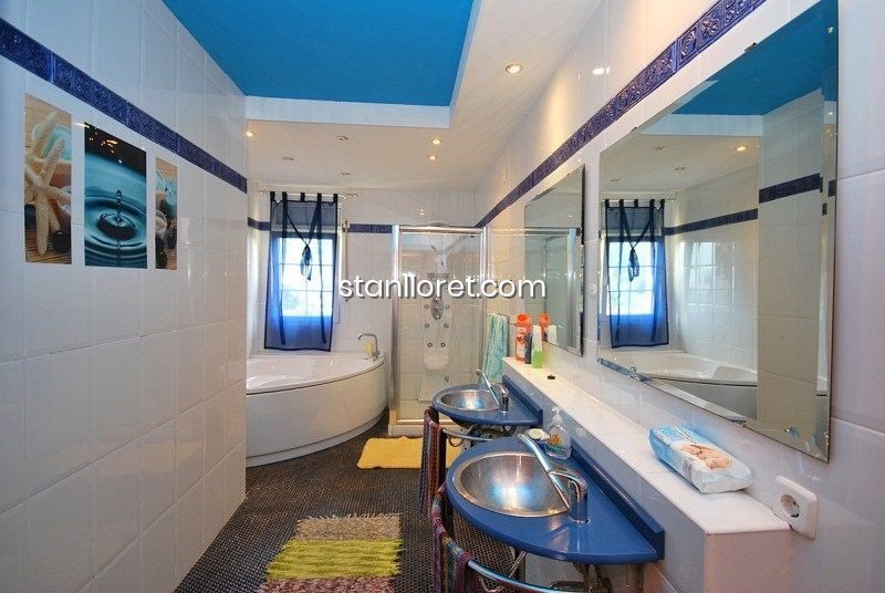 Huvila Lloret de Mar, Girona, Espanja 8 makuuhuonetta, 300 m2 No. 104033