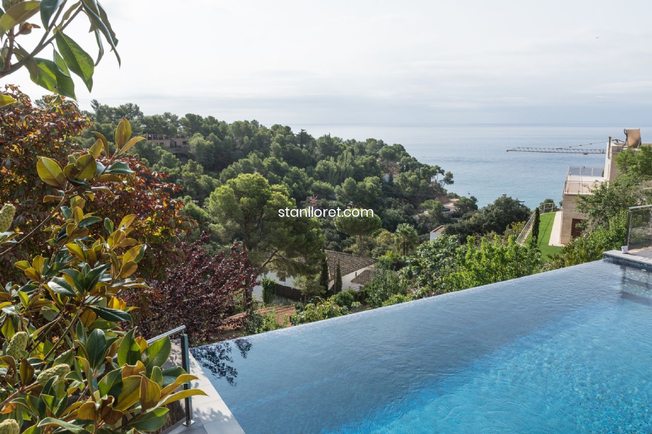 Villa i Tossa de Mar, Girona, Spanien 6 sovrum, 449 kvm. Nr. 104031
