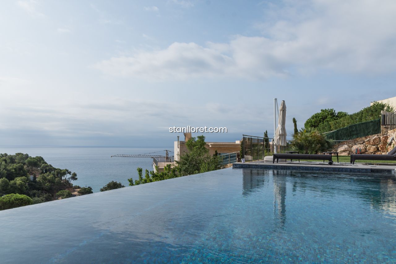 Villa i Tossa de Mar, Girona, Spanien 6 sovrum, 449 kvm. Nr. 104031