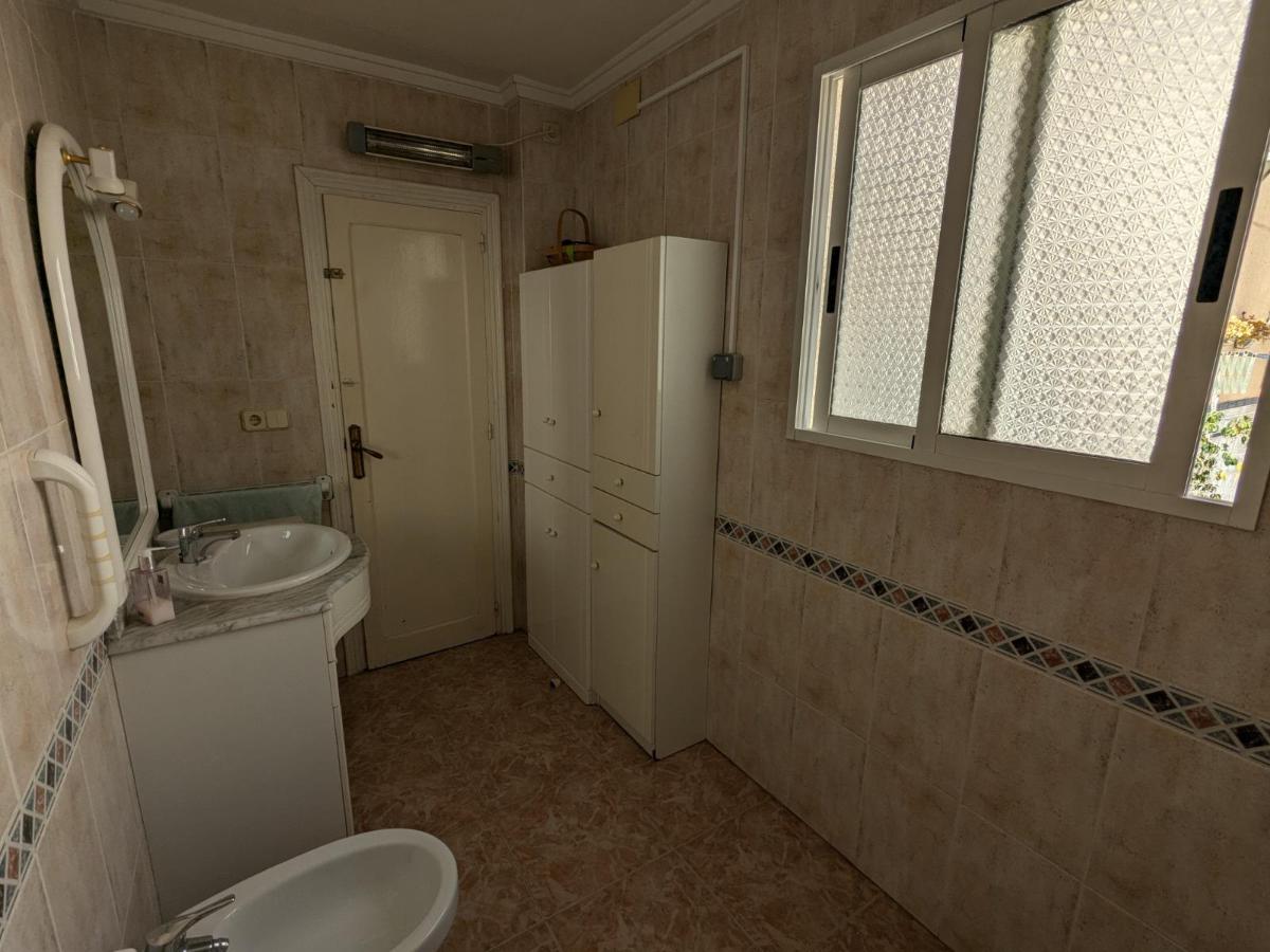 Сasa en Guardamar del Segura, Alicante, España 5 dormitorios, 198 m2 No. 113011