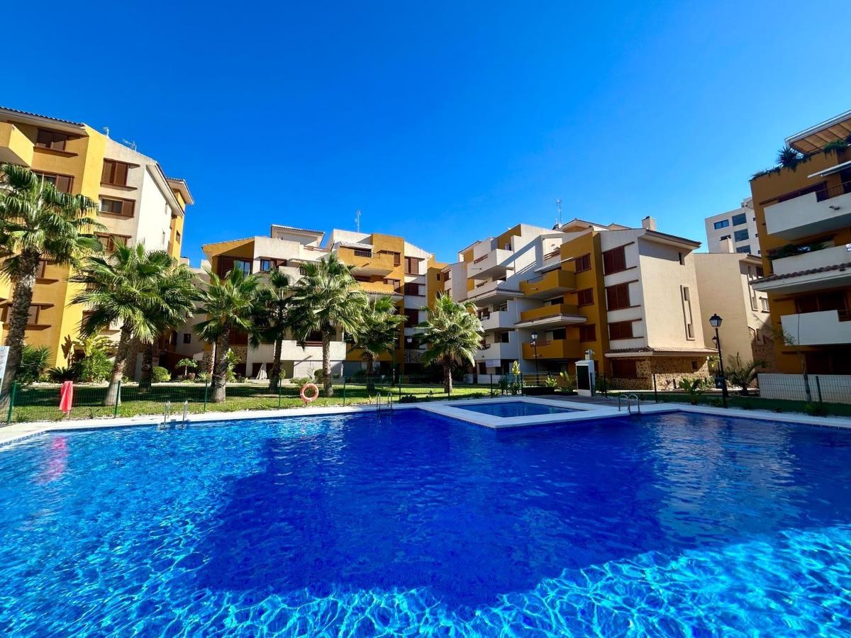 Appartamento a Torrevieja, Alicante, Spagna 3 camere da letto, 111 mq. N° 113001
