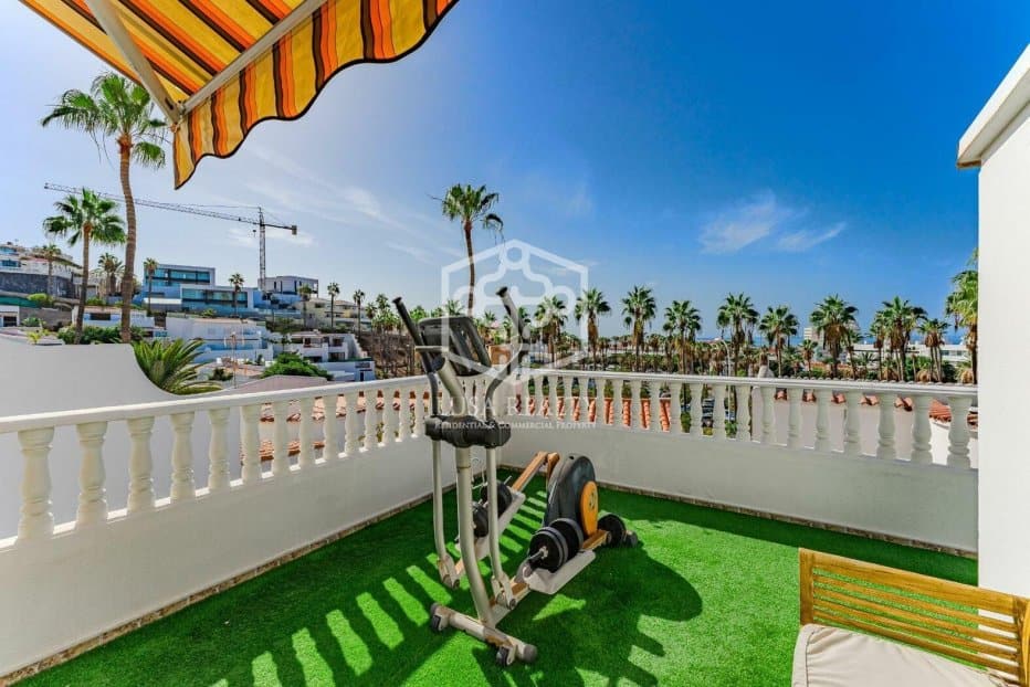 Villa in Adeje, Tenerife, Spain 3 bedrooms, 120 sq.m. No. 94467