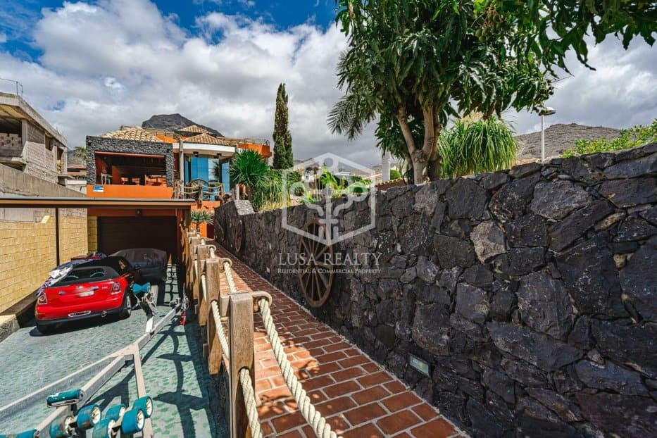 Villa en Adeje, Tenerife, España 5 dormitorios, 658 m2 No. 94470