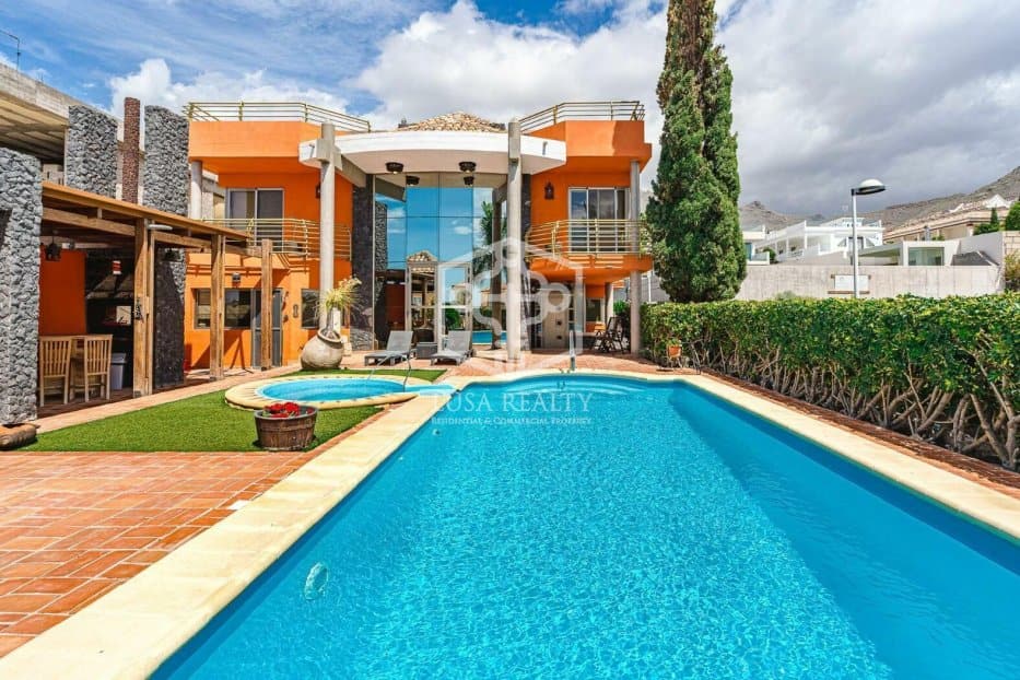 Villa en Adeje, Tenerife, España 5 dormitorios, 658 m2 No. 94470