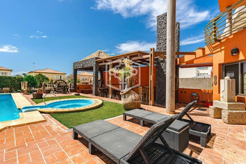 Villa en Adeje, Tenerife, España 5 dormitorios, 658 m2 No. 94470