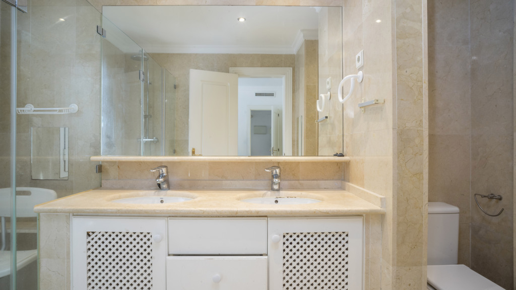 Apartment in Marbella, Malaga, Spain 3 bedrooms, 141.41 sq.m. No. 107905