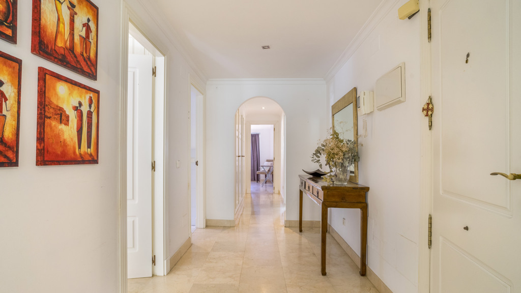 Apartment in Marbella, Malaga, Spain 3 bedrooms, 141.41 sq.m. No. 107905