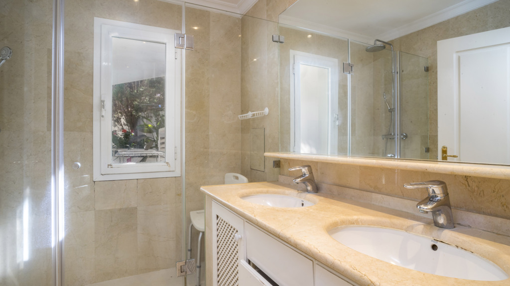 Apartment in Marbella, Malaga, Spain 3 bedrooms, 141.41 sq.m. No. 107905