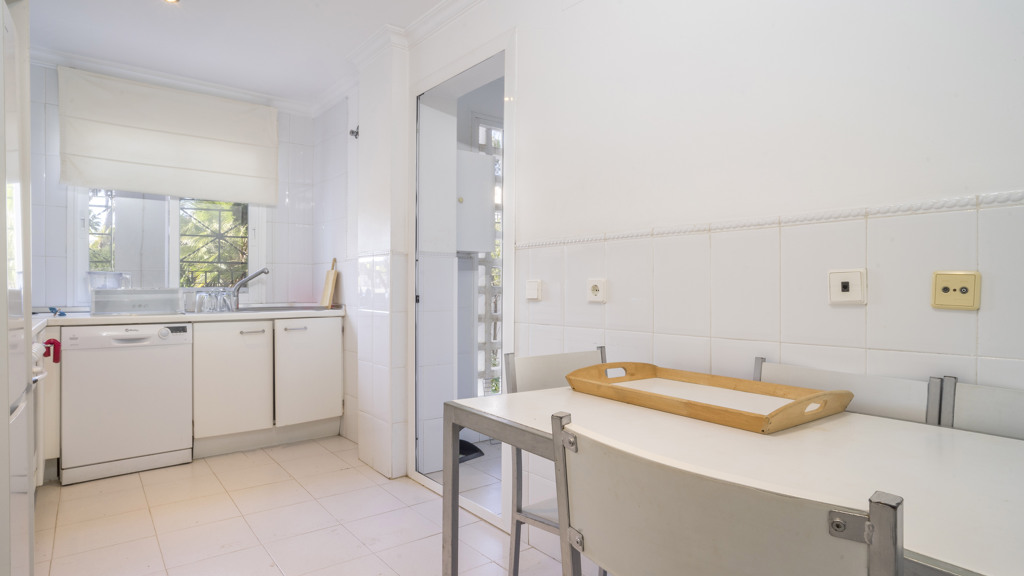 Apartment in Marbella, Malaga, Spain 3 bedrooms, 141.41 sq.m. No. 107905