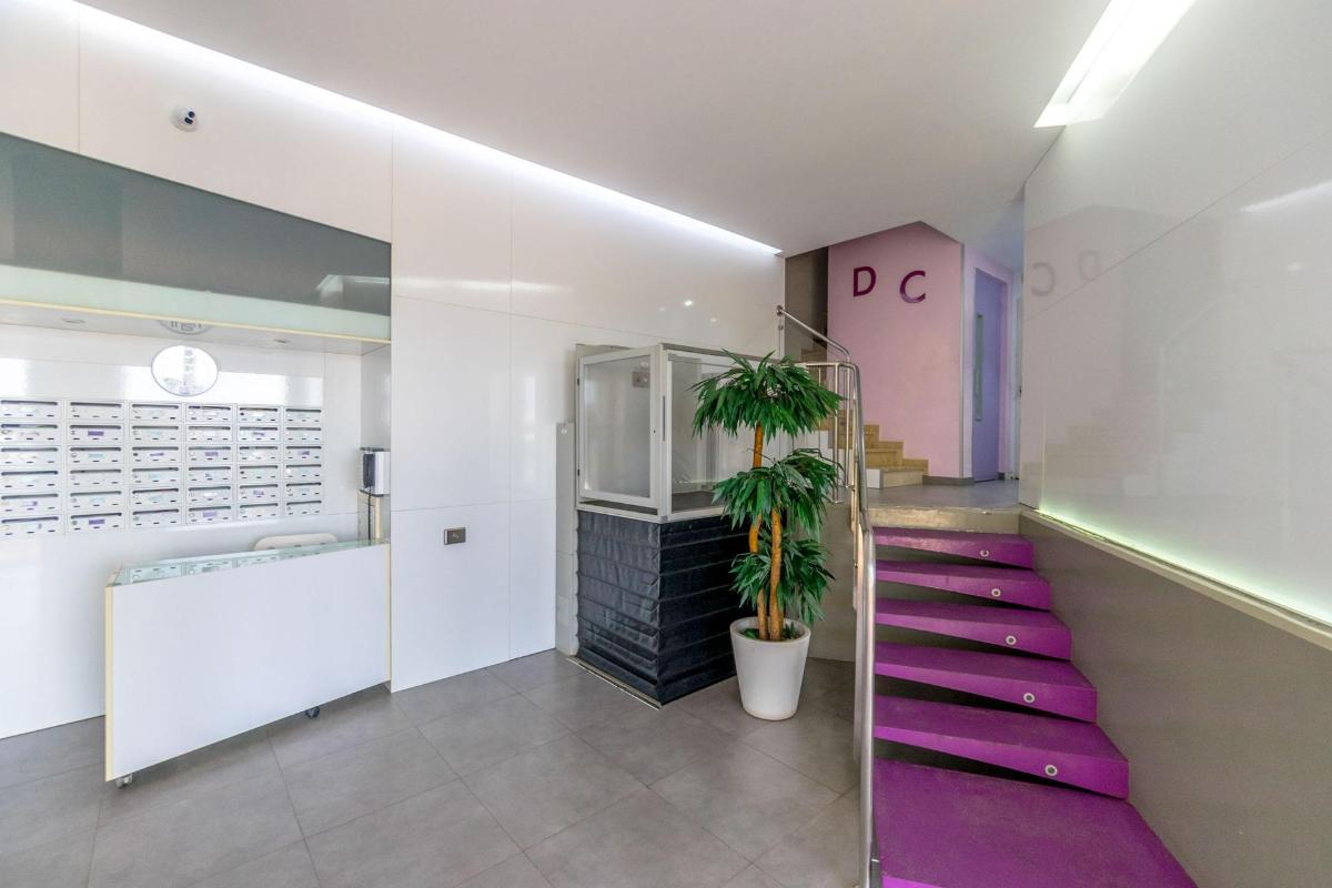 Apartment in Torrevieja, Alicante, Spain 4 bedrooms, 109 sq.m. No. 102469