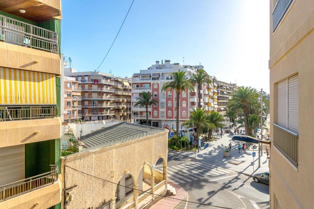 Apartment in Torrevieja, Alicante, Spain 4 bedrooms, 109 sq.m. No. 102469