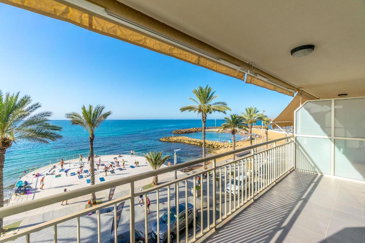 Apartment in Torrevieja, Alicante, Spain 4 bedrooms, 109 sq.m. No. 102469