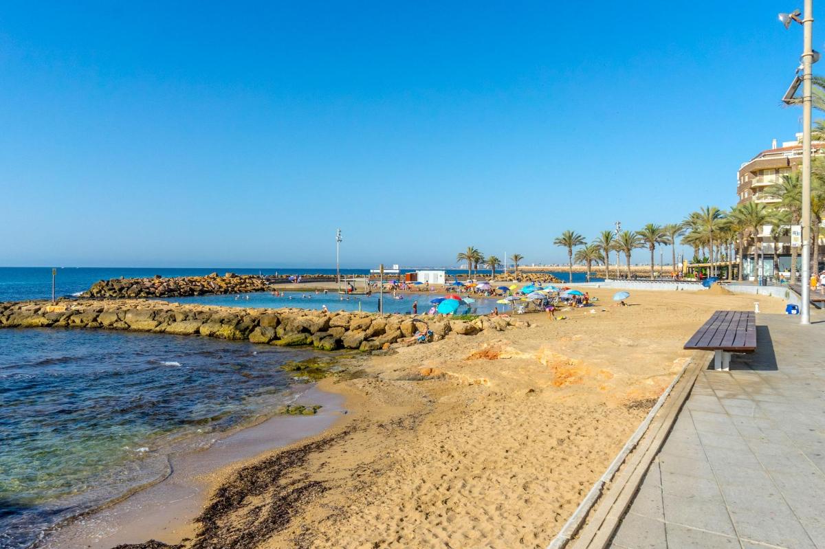 Apartment in Torrevieja, Alicante, Spain 4 bedrooms, 109 sq.m. No. 102469
