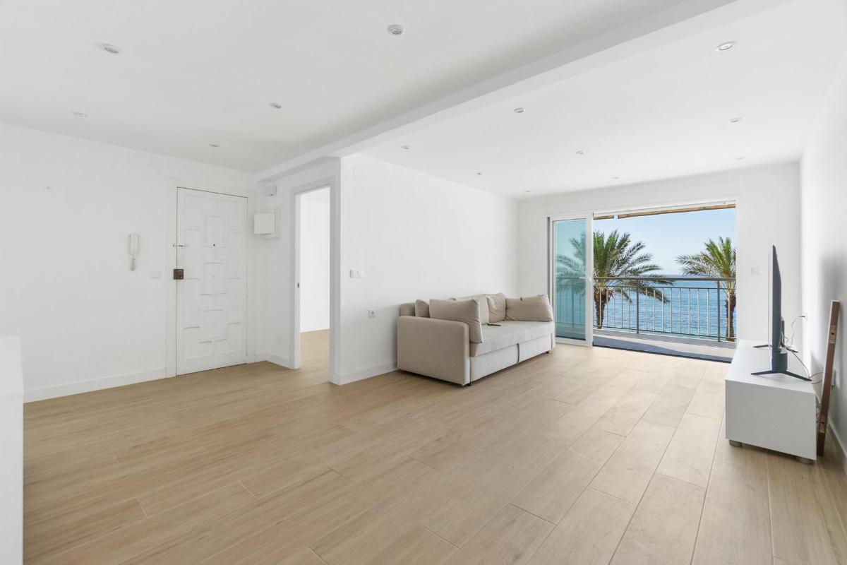 Apartment in Torrevieja, Alicante, Spain 4 bedrooms, 109 sq.m. No. 102469