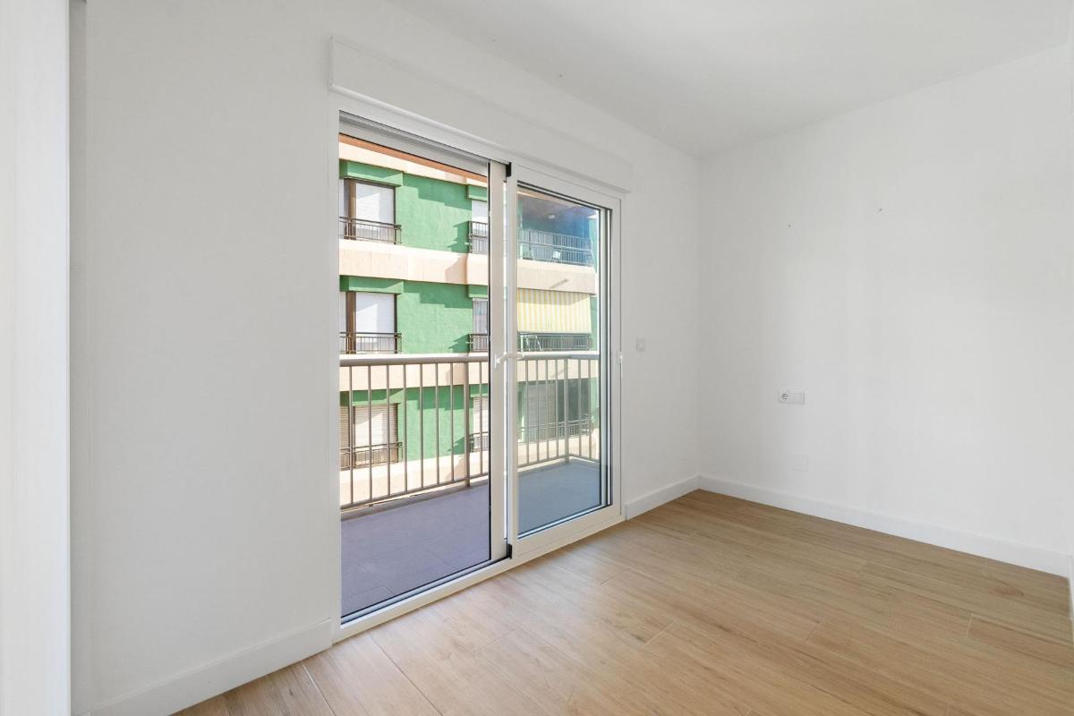 Apartment in Torrevieja, Alicante, Spain 4 bedrooms, 109 sq.m. No. 102469