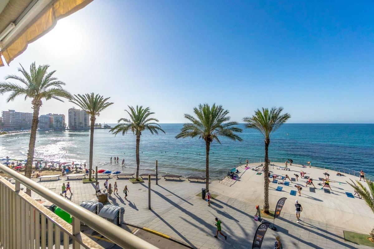 Apartment in Torrevieja, Alicante, Spain 4 bedrooms, 109 sq.m. No. 102469