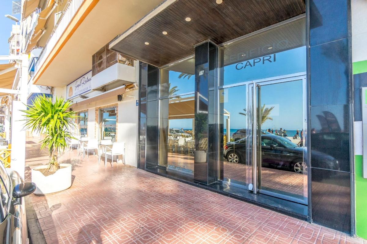 Apartment in Torrevieja, Alicante, Spain 4 bedrooms, 109 sq.m. No. 102469
