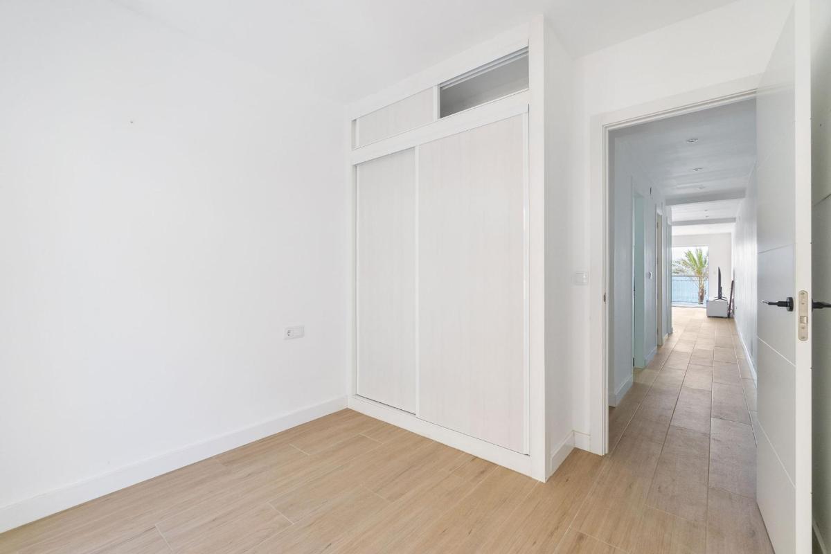 Apartment in Torrevieja, Alicante, Spain 4 bedrooms, 109 sq.m. No. 102469
