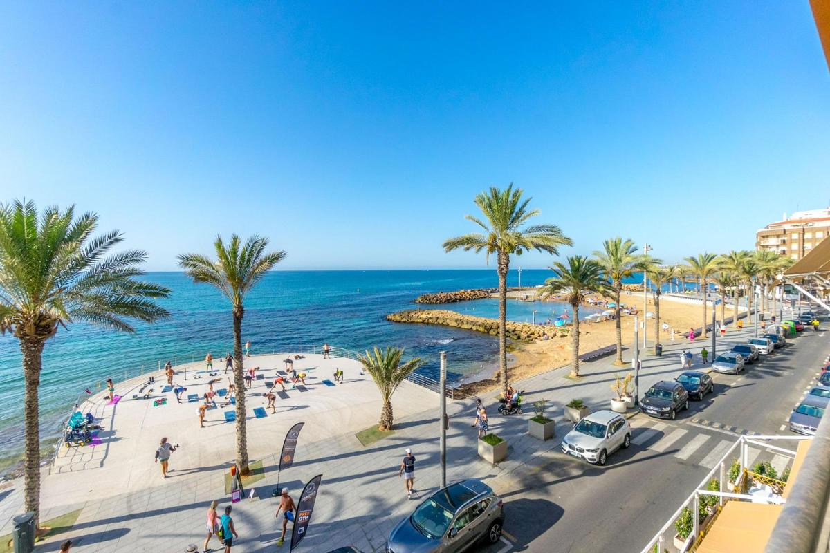 Apartment in Torrevieja, Alicante, Spain 4 bedrooms, 109 sq.m. No. 102469