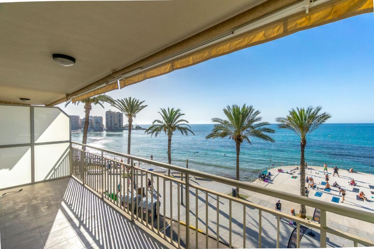 Apartment in Torrevieja, Alicante, Spain 4 bedrooms, 109 sq.m. No. 102469