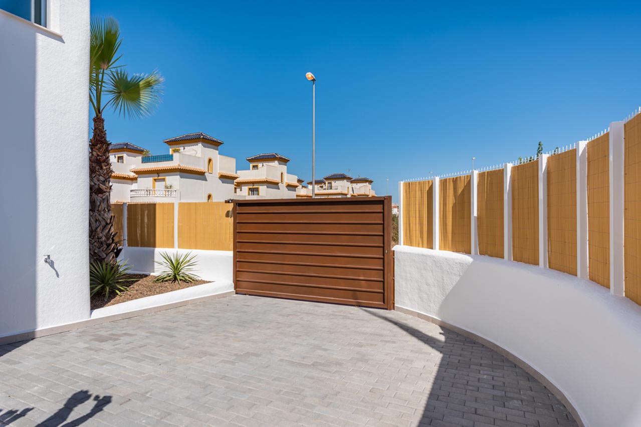 House in La Marina, Alicante, Spain 3 bedrooms, 113 sq.m. No. 101632