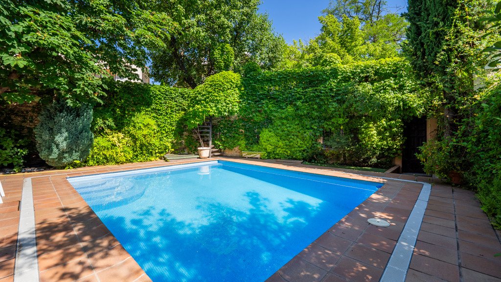 Villa i Madrid, Spanien 6 sovrum, 796 kvm. Nr. 102033
