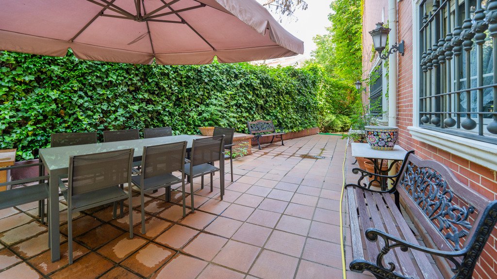 Villa i Madrid, Spanien 6 sovrum, 796 kvm. Nr. 102033