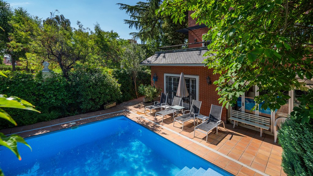 Villa i Madrid, Spanien 6 sovrum, 796 kvm. Nr. 102033