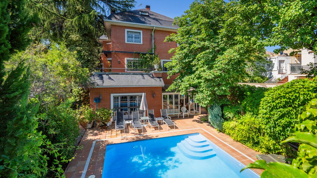Villa i Madrid, Spanien 6 sovrum, 796 kvm. Nr. 102033