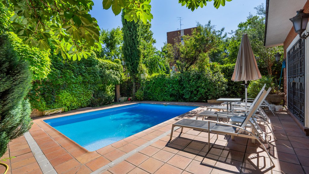 Villa i Madrid, Spanien 6 sovrum, 796 kvm. Nr. 102033