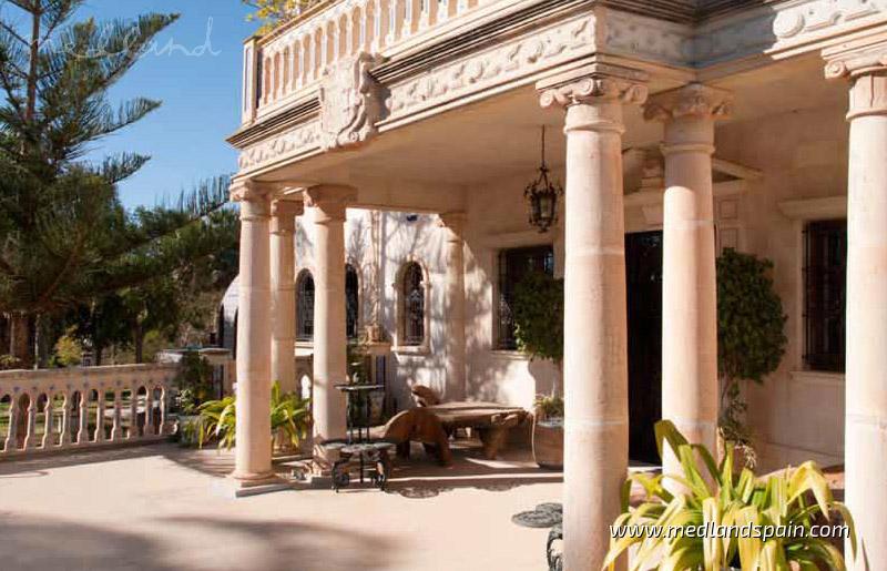 Villa in Villamartin, Alicante, Spain 5 bedrooms, 641.64 sq.m. No. 9405