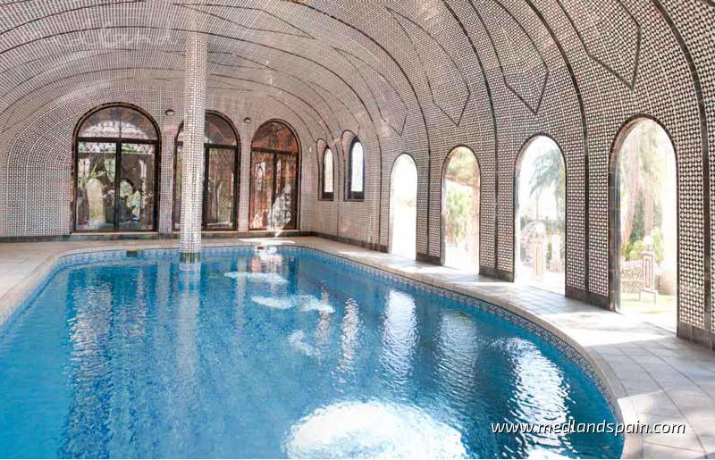 Villa in Villamartin, Alicante, Spain 5 bedrooms, 641.64 sq.m. No. 9405
