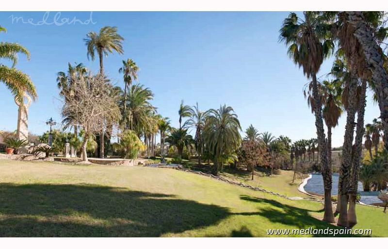 Villa in Villamartin, Alicante, Spain 5 bedrooms, 641.64 sq.m. No. 9405