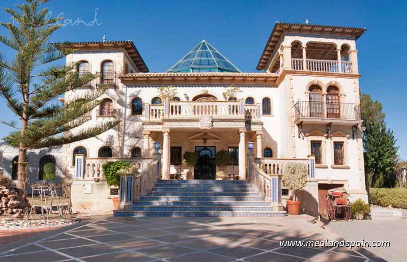 Villa in Villamartin, Alicante, Spain 5 bedrooms, 641.64 sq.m. No. 9405