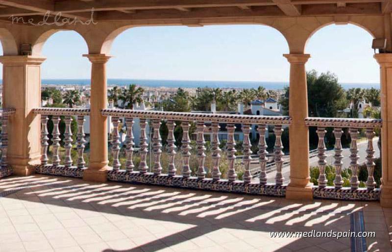 Villa in Villamartin, Alicante, Spain 5 bedrooms, 641.64 sq.m. No. 9405