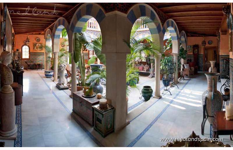 Villa in Villamartin, Alicante, Spain 5 bedrooms, 641.64 sq.m. No. 9405
