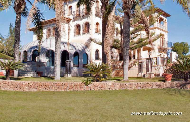 Villa in Villamartin, Alicante, Spain 5 bedrooms, 641.64 sq.m. No. 9405
