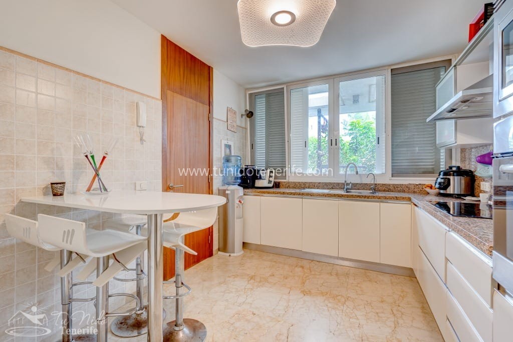 Villa en Torviscas, Tenerife, España 4 dormitorios, 160 m2 No. 90926