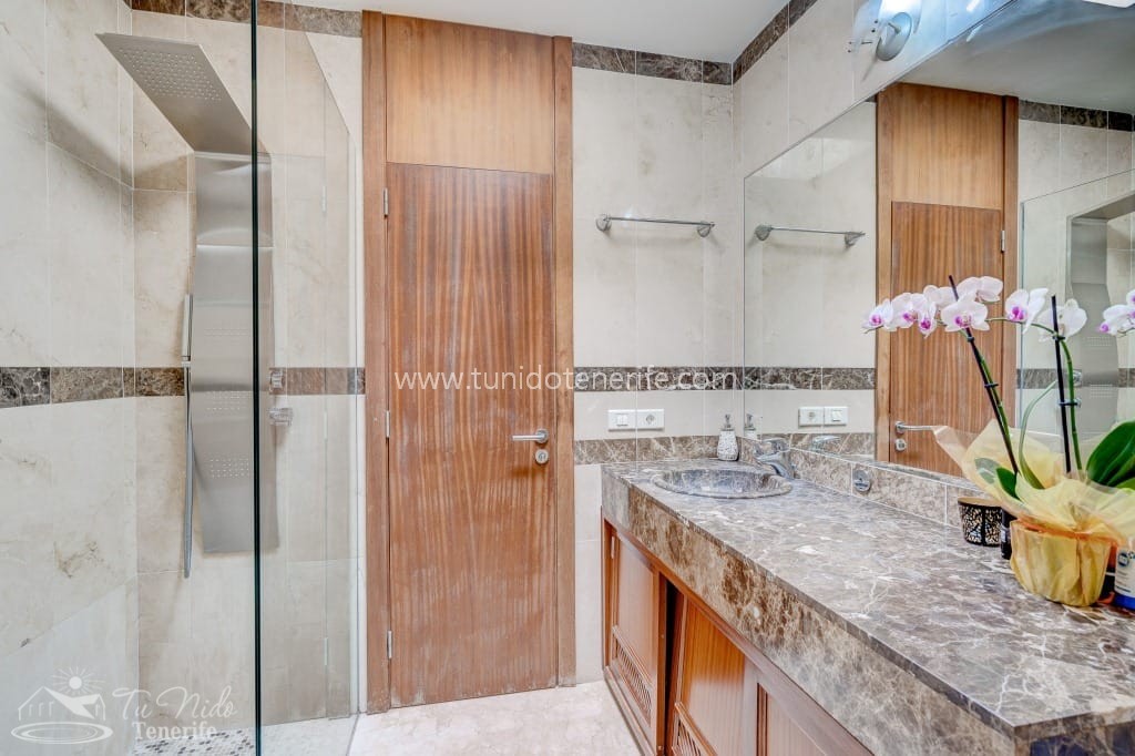 Villa en Torviscas, Tenerife, España 4 dormitorios, 160 m2 No. 90926